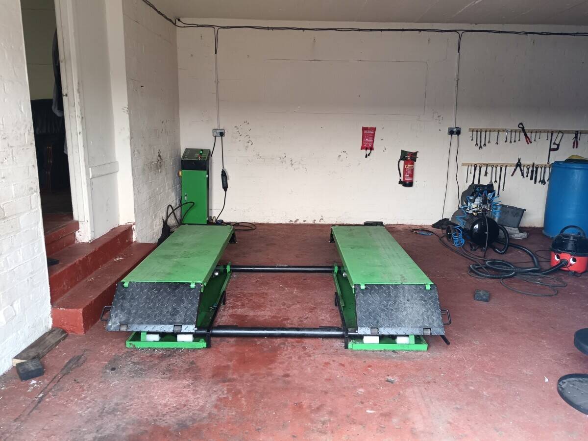 Car Repair Garage Unit