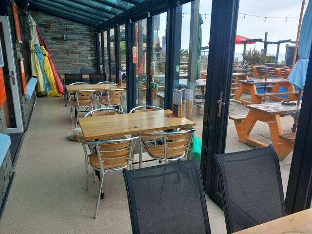 PEMBROKESHIRE - BEACHSIDE BAR & RESTAURANT WITH OUTSIDE SEATING FOR 100