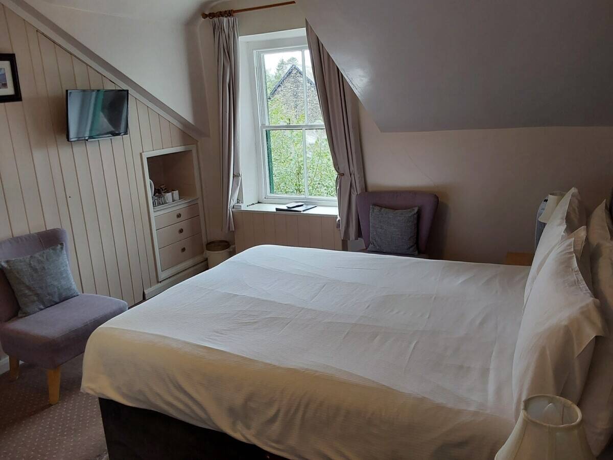 Leasehold Guest House Hotel Bed and Breakfast Guest Accommodation Bowness-on-Windermere For Sale