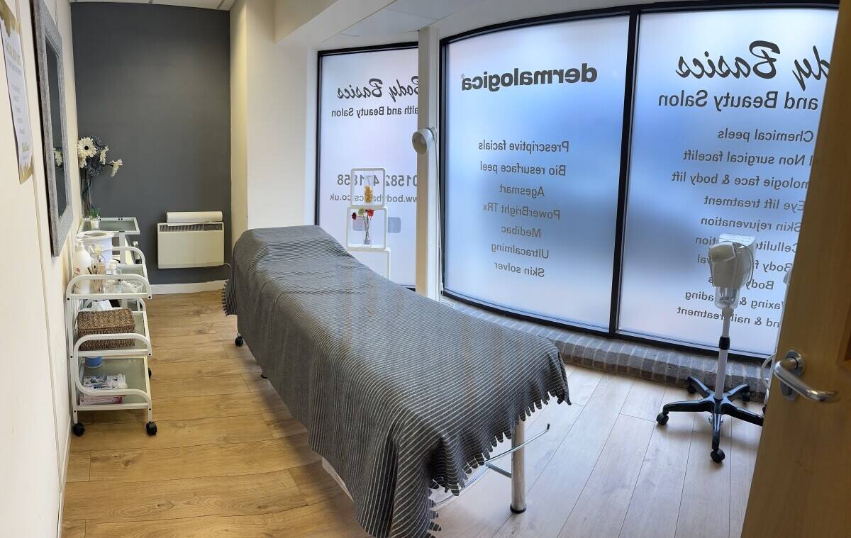Beauty Salon for Sale in Dunstable, Beds