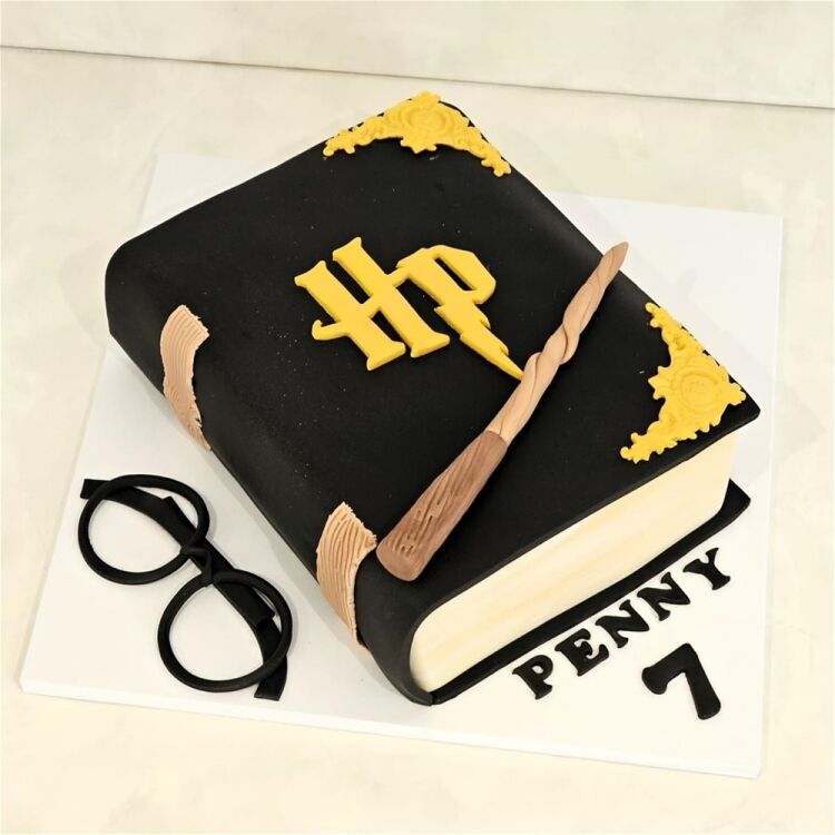TOP RATED PROVIDER OF BESPOKE CELEBRATION CAKES Photo 8