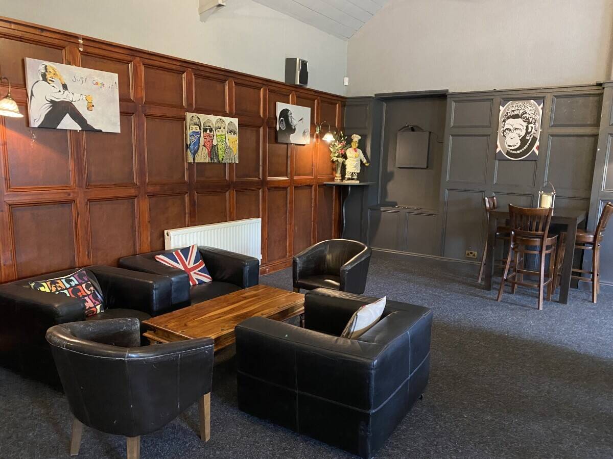 SOMERSET - STYLISH TOWN CENTRE FREEHOUSE