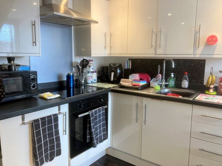 FREEHOLD INVESTMENT PROPERTY OPPORTUNITY with EMPTY RETAIL/SHOWROOM PREMISES