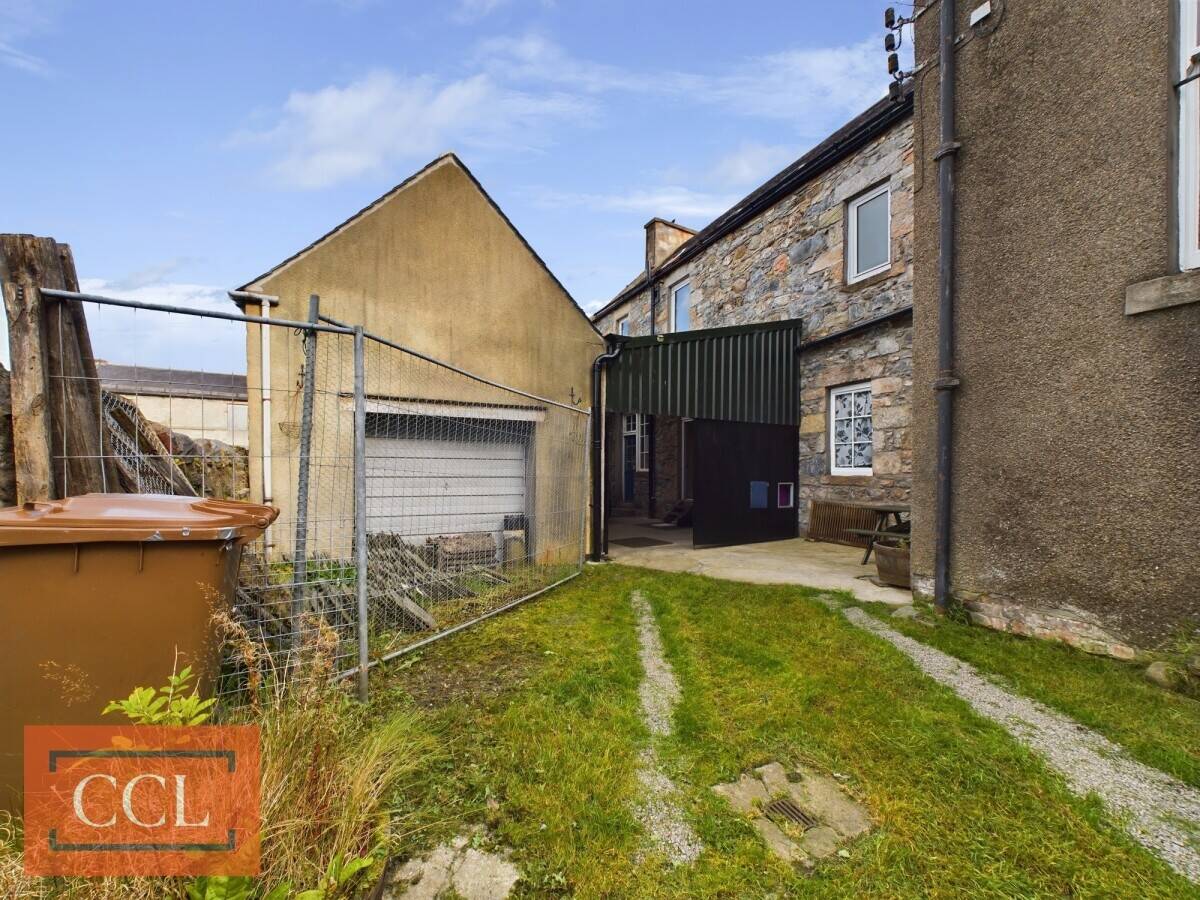 4 Bedroom House and 2 Vacant Retail Units in Heart of Speyside