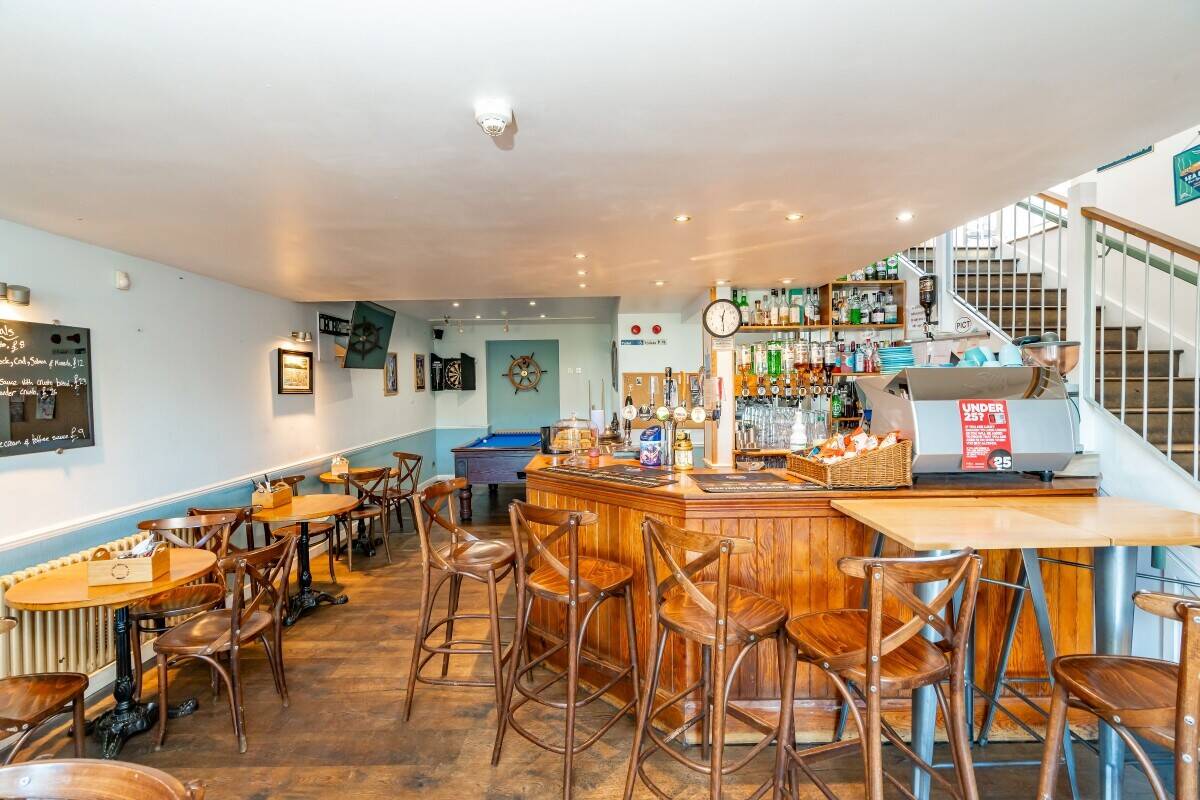 A popular Highland hostelry in an outstanding location on the NC500, Shieldaig (ref 1699)