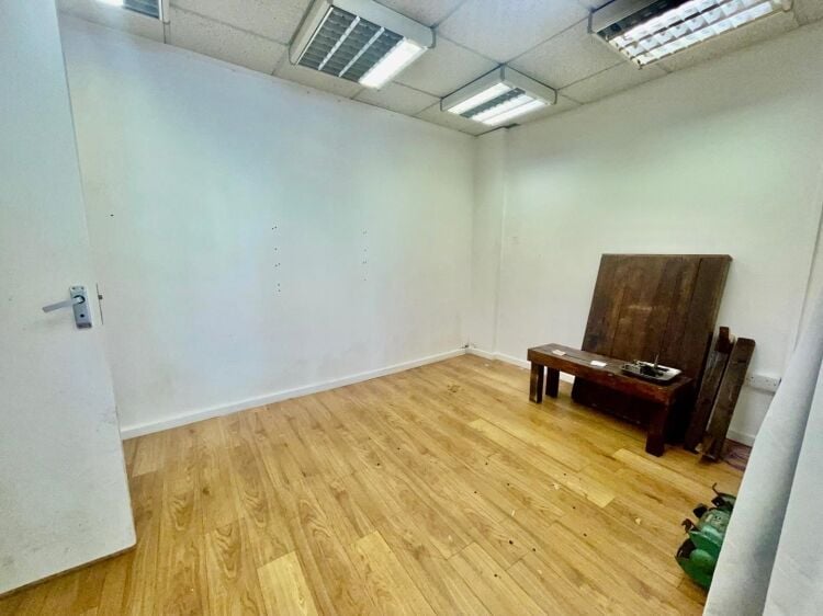 Freehold Commercial Property Located In Redruth