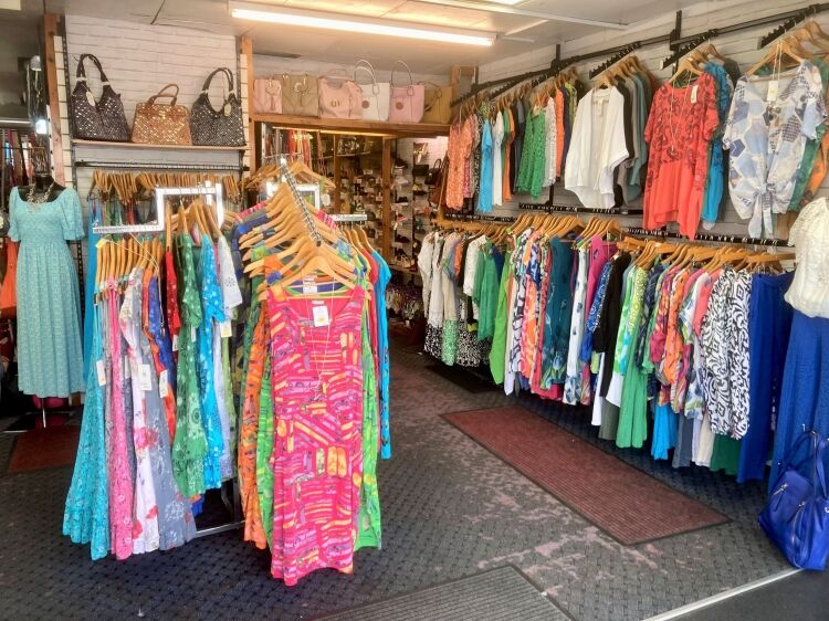 BRANDED CLOTHING & ACCESSORIES RETAIL OUTLET Photo 8