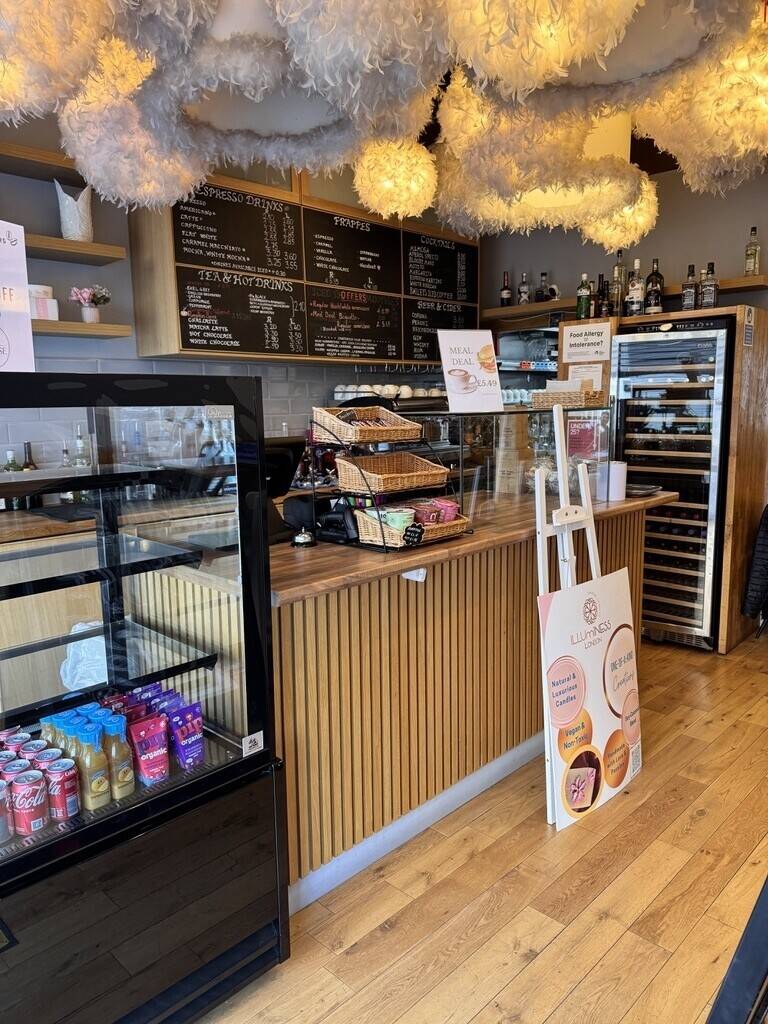 Fully Equipped Restaurant and Caf&eacute; for Sale in East London &ndash; Prime Location