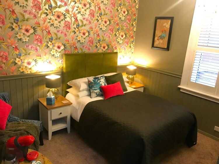 High Quality Award Winning B&B Overlooking Park