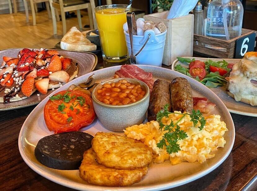 High turnover popular Cafe/ Restaurant for sale in Bolton Photo 7