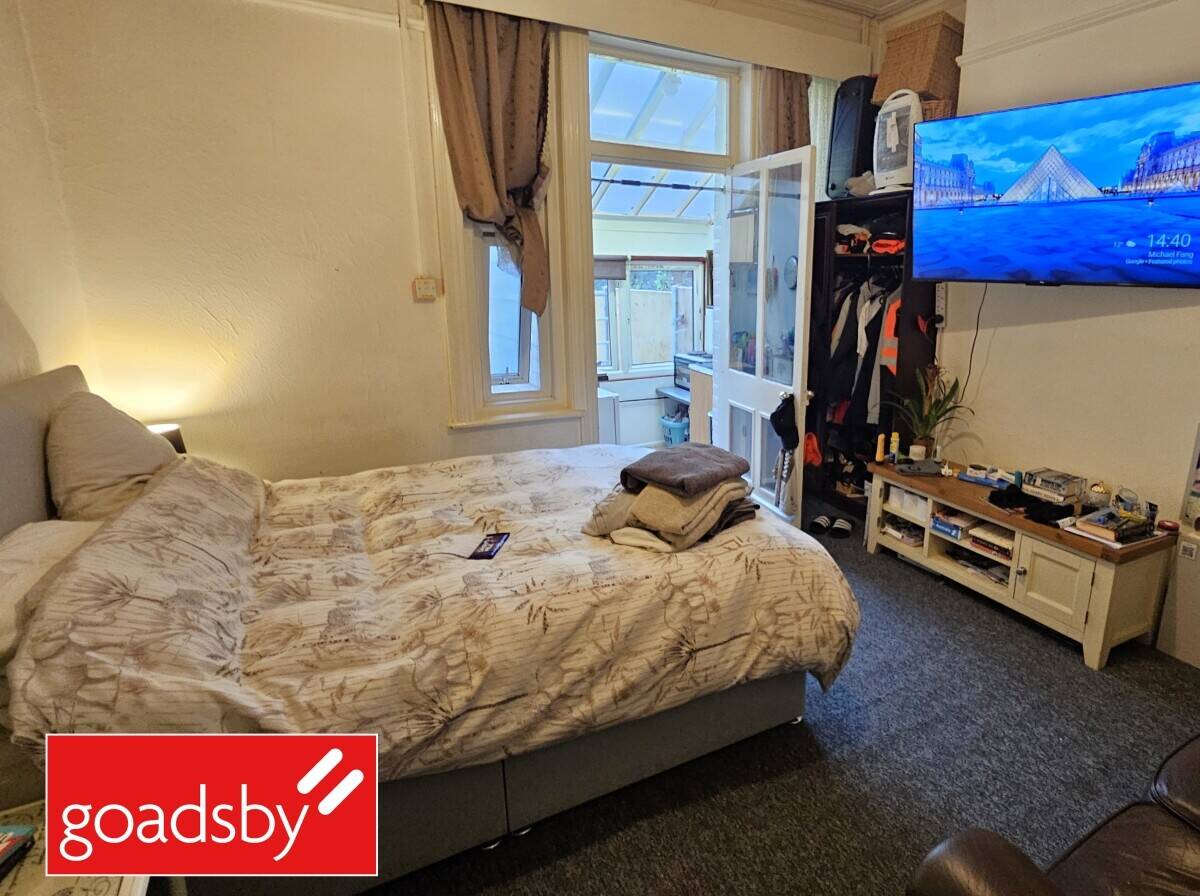 Established HMO Well Located Between Shops & Seafront Photo 8