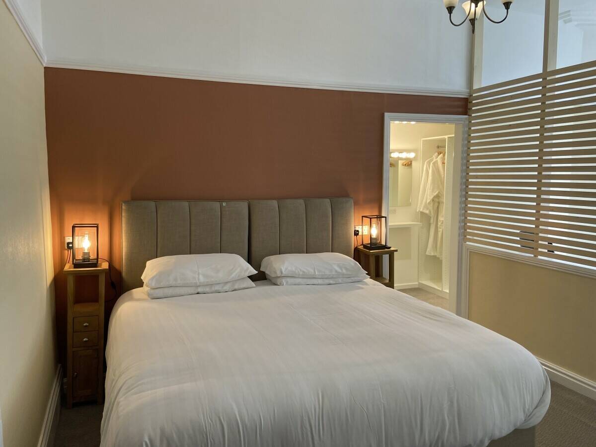SHELBOURNE HOTEL, LLANDUDNO - 16 BEDROOM HOTEL IN PRIME SEAFRONT POSITION WITH PRIVATE CAR PARK