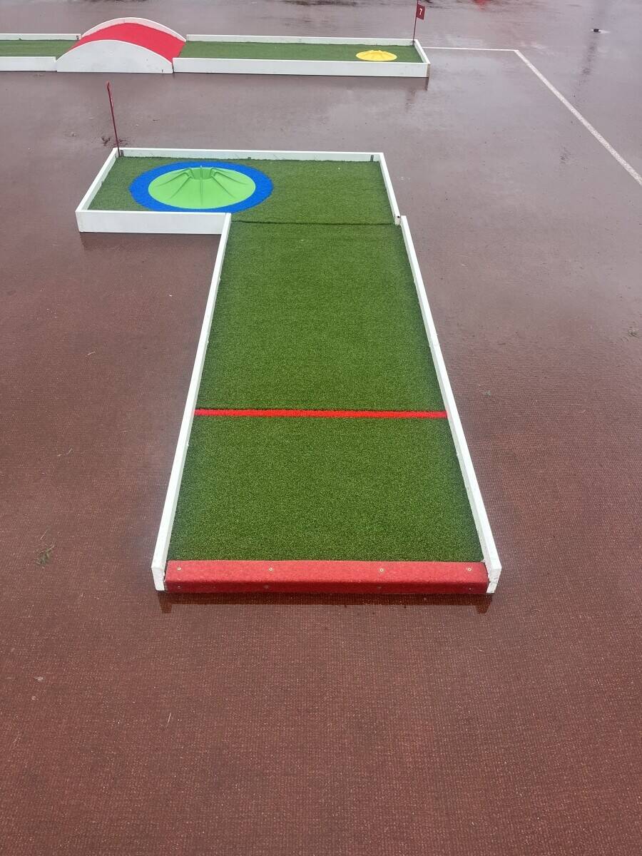 9 hole mobile mini golf course