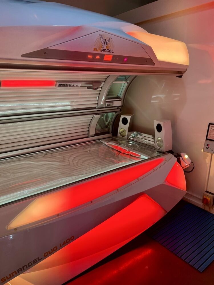 PREMIER TANNING, HAIR & BEAUTY  SALON FOR SALE