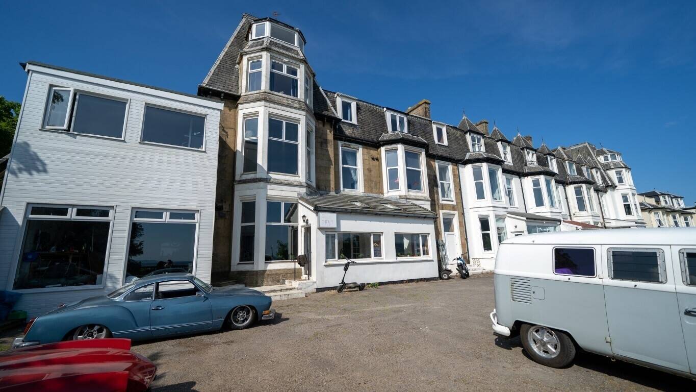Exclusive Use,  14-Bedroom Guest House in a Popular Seaside Location Photo 8