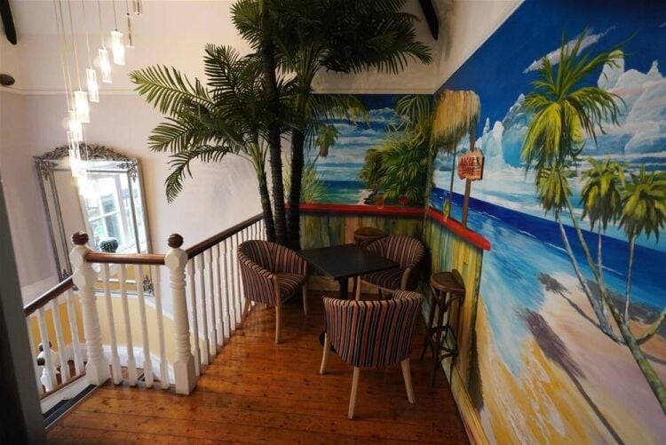 LEASEHOLD FULLY FITTED
LICENCED RESTAURANT Photo 8
