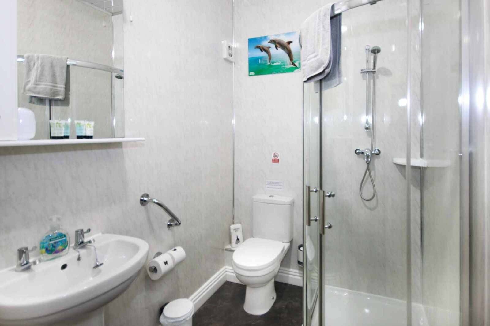 An Ideally Located 7/8 Bedroom Guesthouse For Sale Photo 8