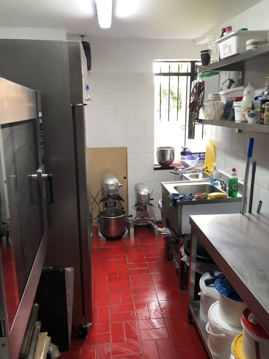 Cafe patisserie shop in Kingston  Photo 9