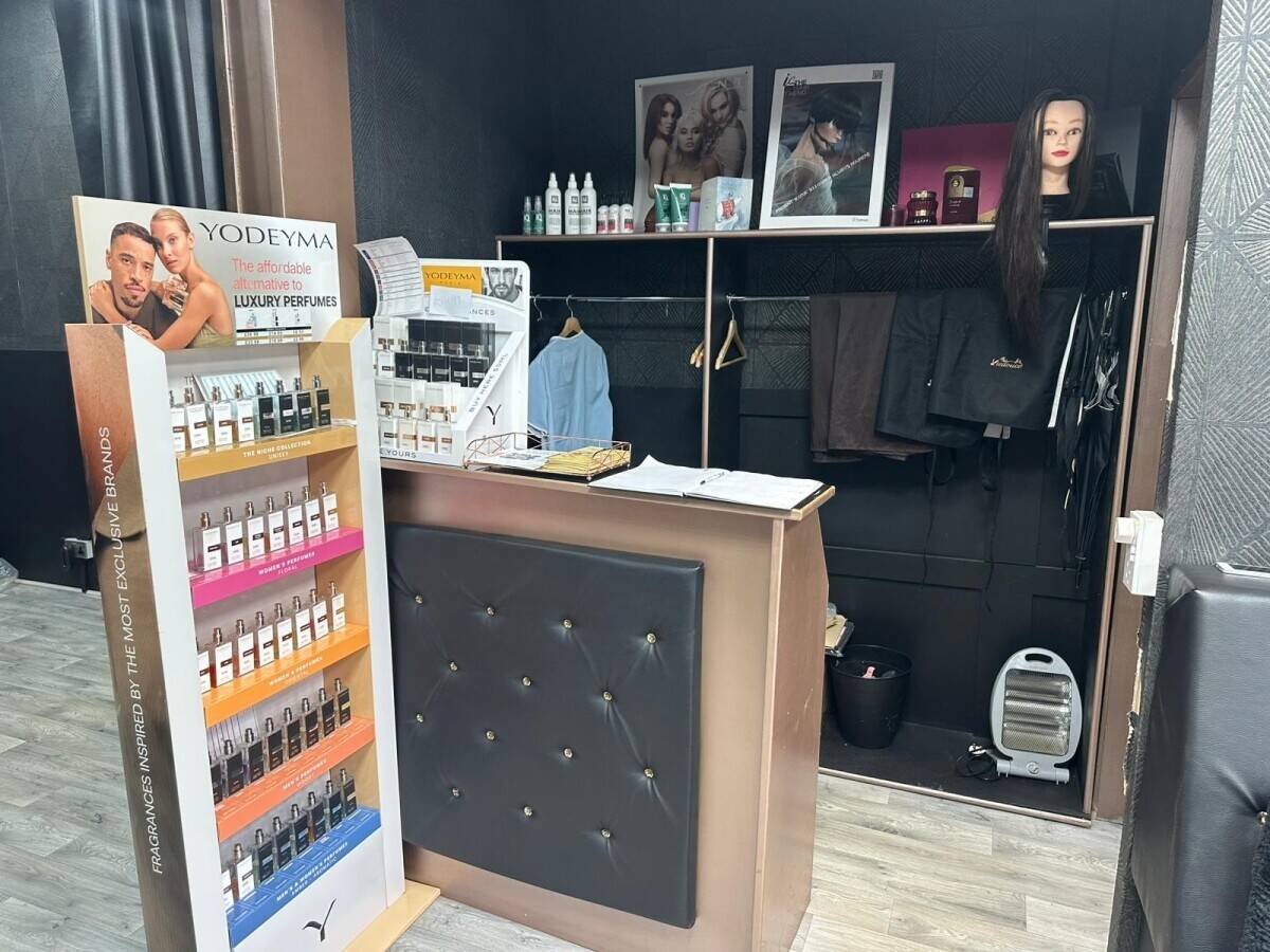Hair & Beauty Salon + Vape shop kiosk