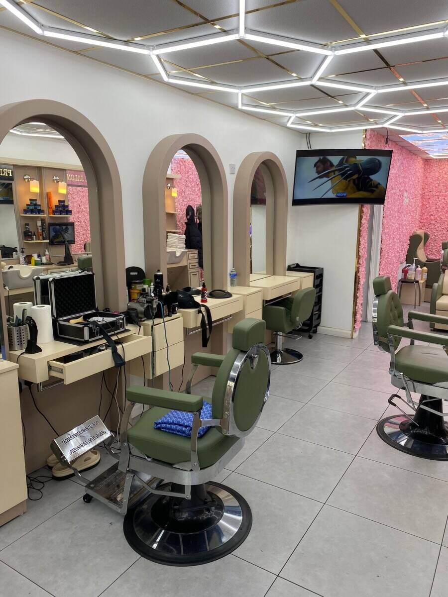 Hair and beauty salon for sale in London Photo 8