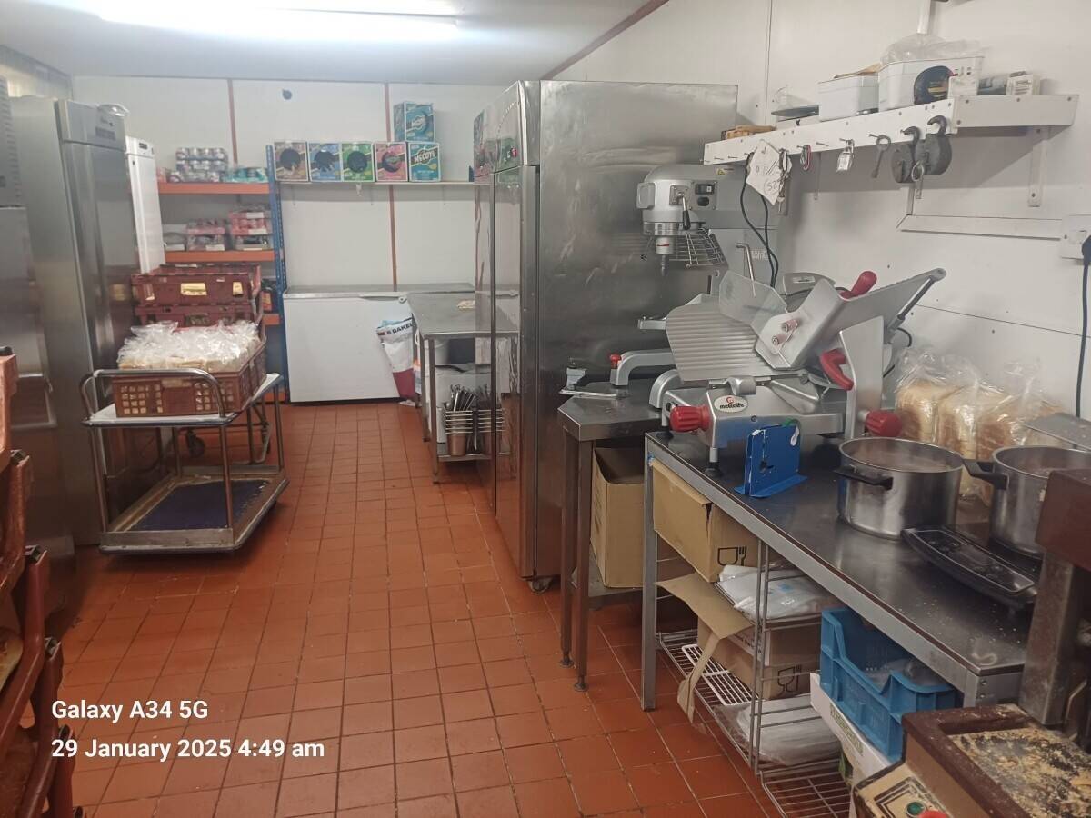 Established bakery with 2 sandwich round and small bread wholesale