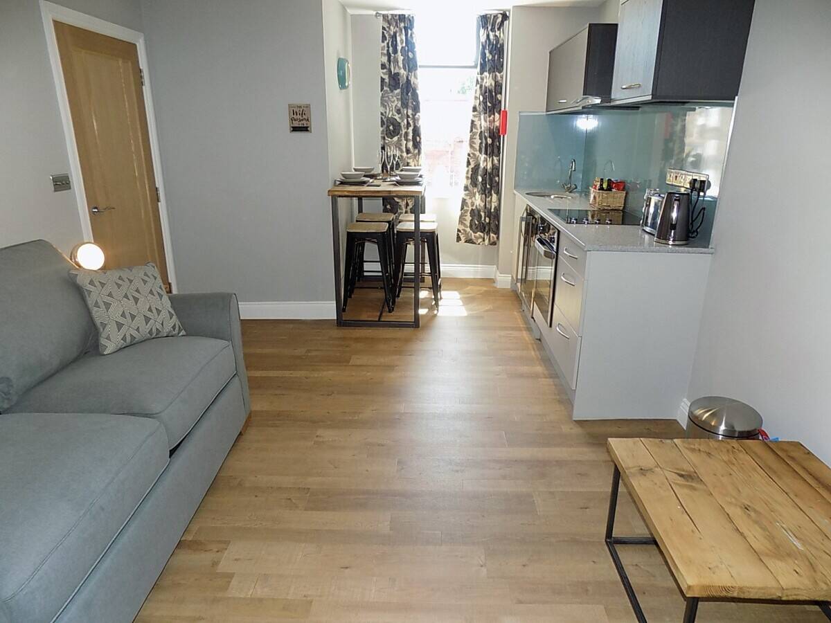 CUMBRIA – CITY CENTRE HOLIDAY APARTMENTS BUSINESS AND FREEHOLD PROPERTY Photo 8