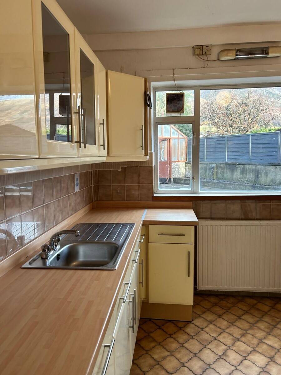 Freehold For Sale Commercial Property & Residential (4 BED HOUSE) £430k - Tillicoultry Photo 8