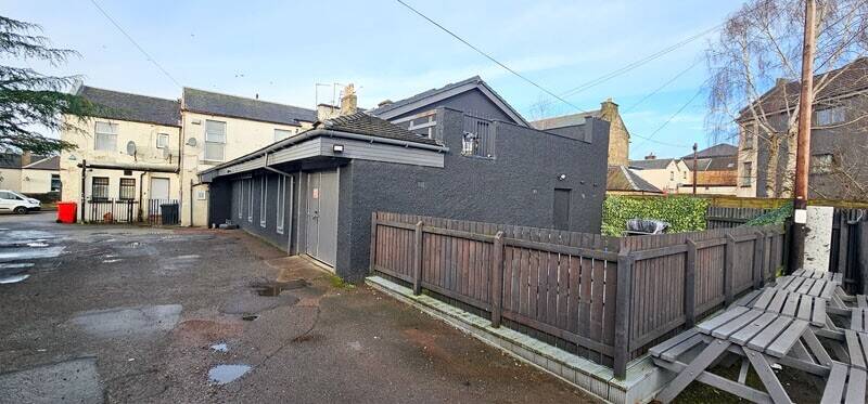 Substantial Bar & Restaurant Opportunity including large 4-bedroom flat in Carluke Photo 8