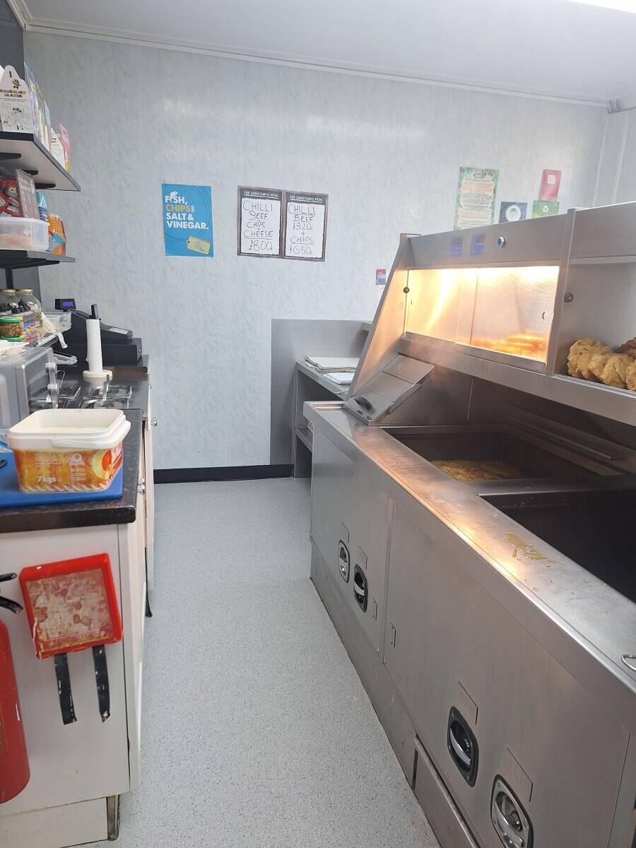 Fishnchips takeaway Photo 9