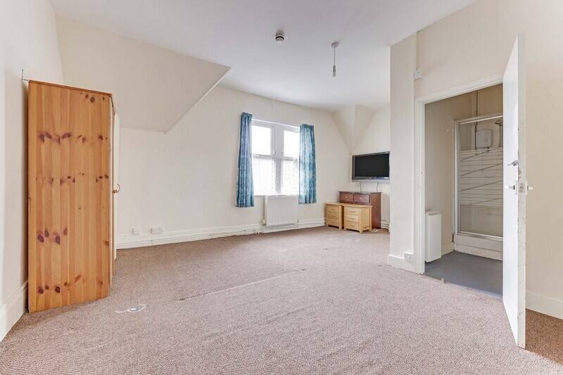 HOTEL / GUEST HOUSE & DEVELOPMENT OPPORTUNITY