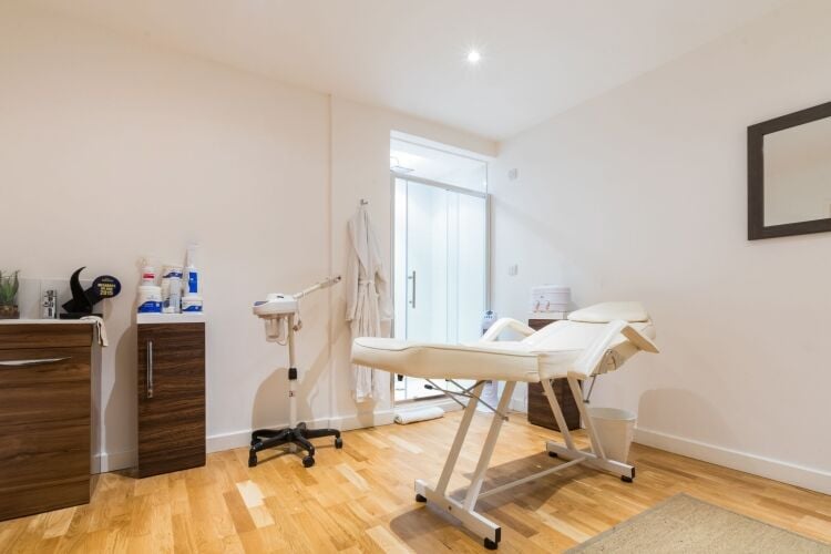 Well Established Beauty & Hair Salon in Busy High Street North West London