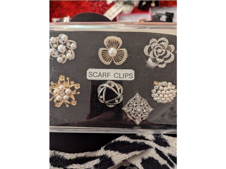 Mobile Retailer selling Jewellery, Handbags, Fashion, Accessories and Gifts.