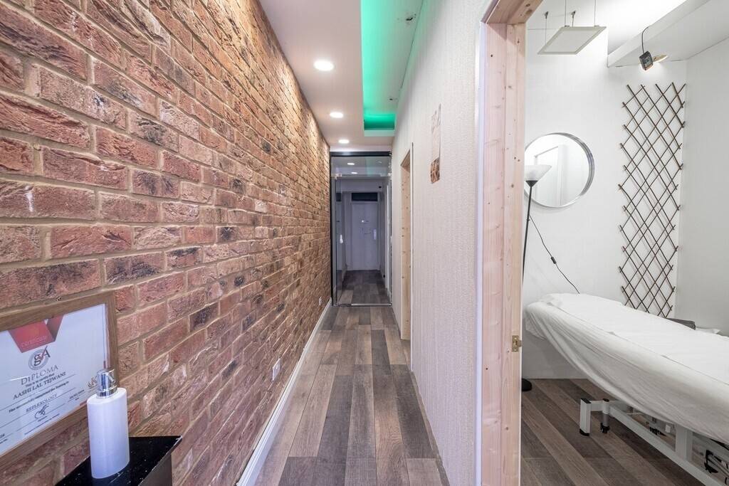 Established Massage Shop for Sale - Busy location  Photo 8