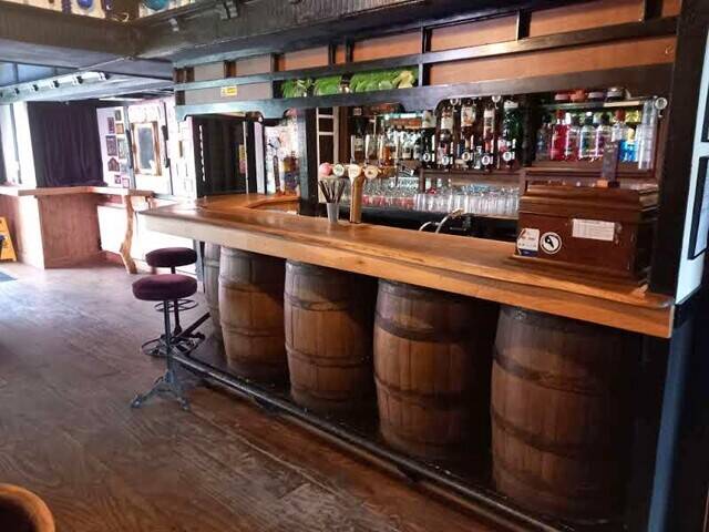 PEMBROKESHIRE - SUBSTANTIAL PUBLIC HOUSE IN BUSY TOWN CENTRE LOCATION OVERLOOKING MARINA Photo 8