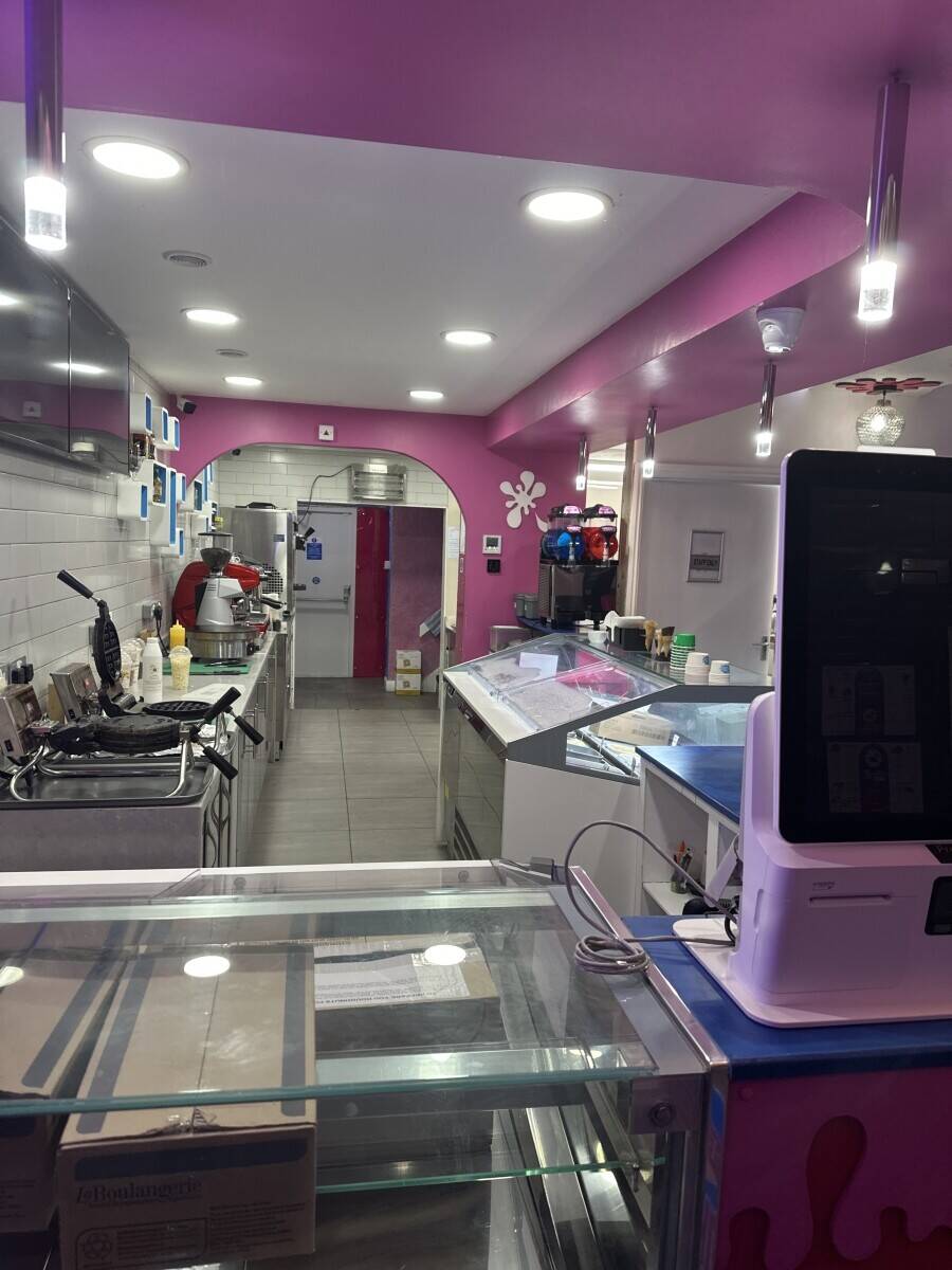 Dessert shop in a prime location Photo 8