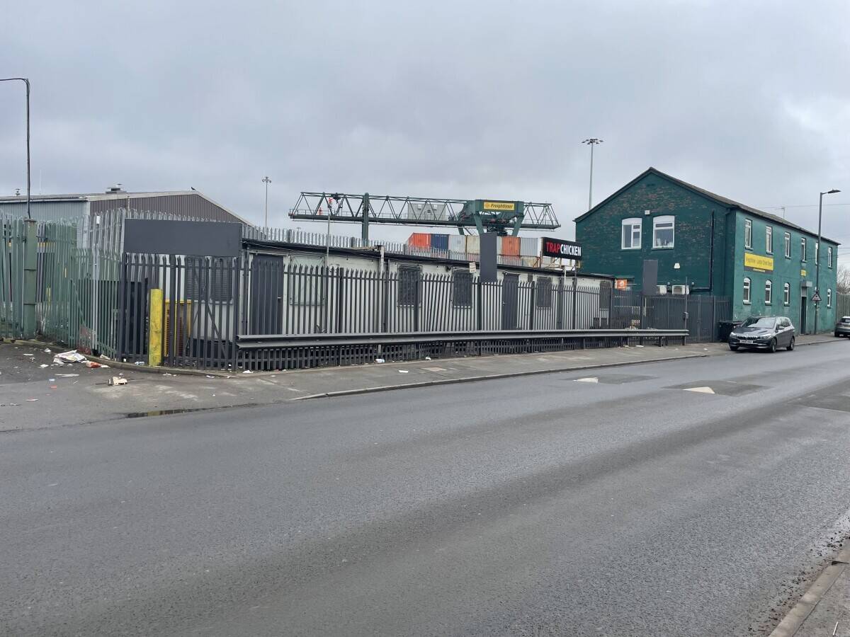 Freehold Fast food business perfectly located in Birmingham for big customer reach