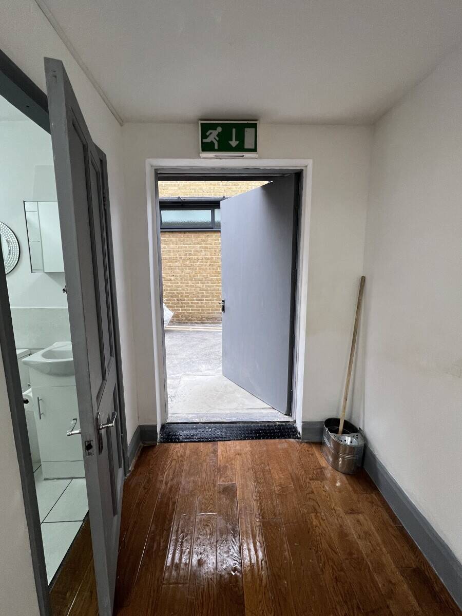 Self contained room to rent in the heart of Hoxton Street Market, with parking all bills included in rent
