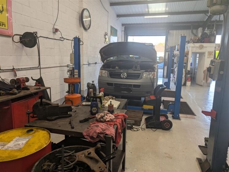 MOTOR VEHICLE GARAGE Photo 8