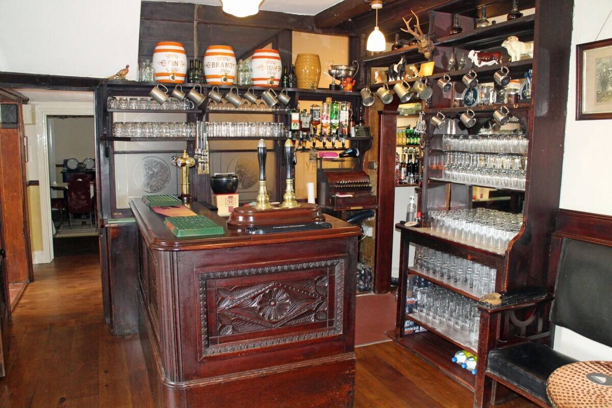 MID WALES - MARKET TOWN CENTRE COACHING INN