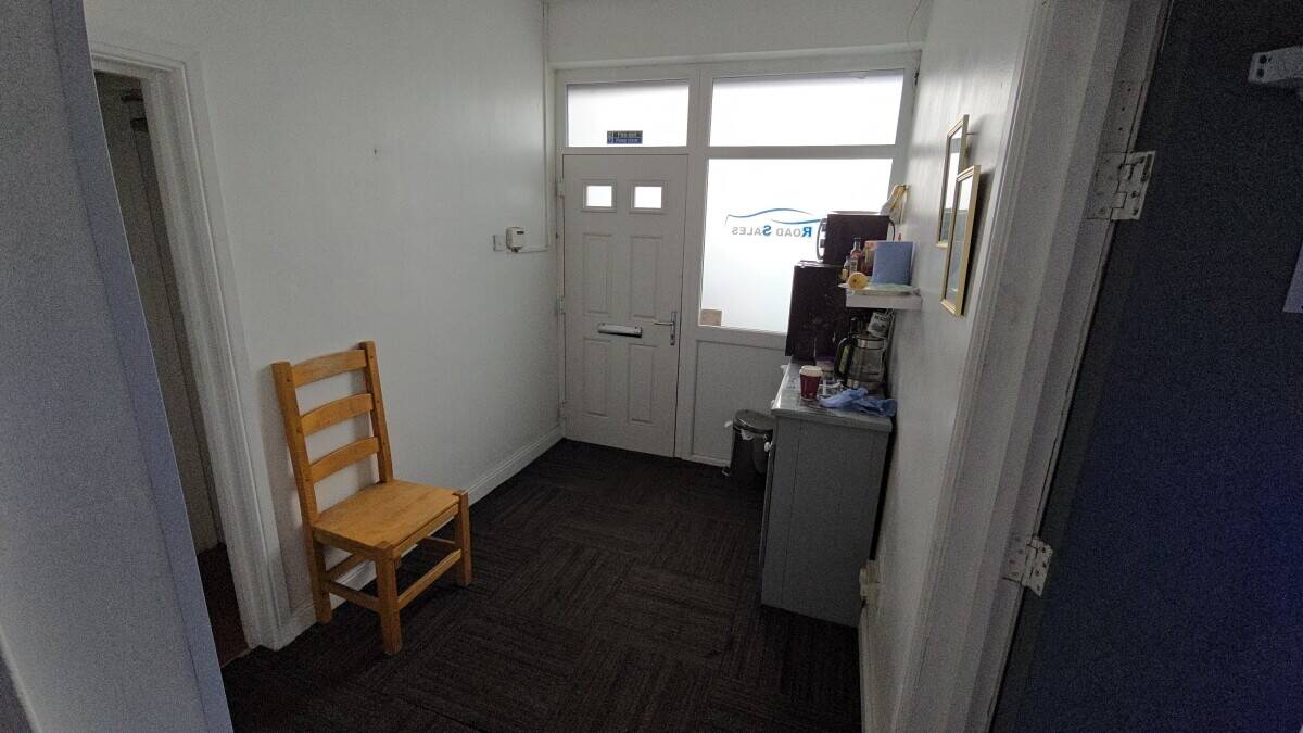 Used car dealership with mechanic and alloy wheel refurbish workshops for sale in Sheffield, South Yorkshire. Photo 8