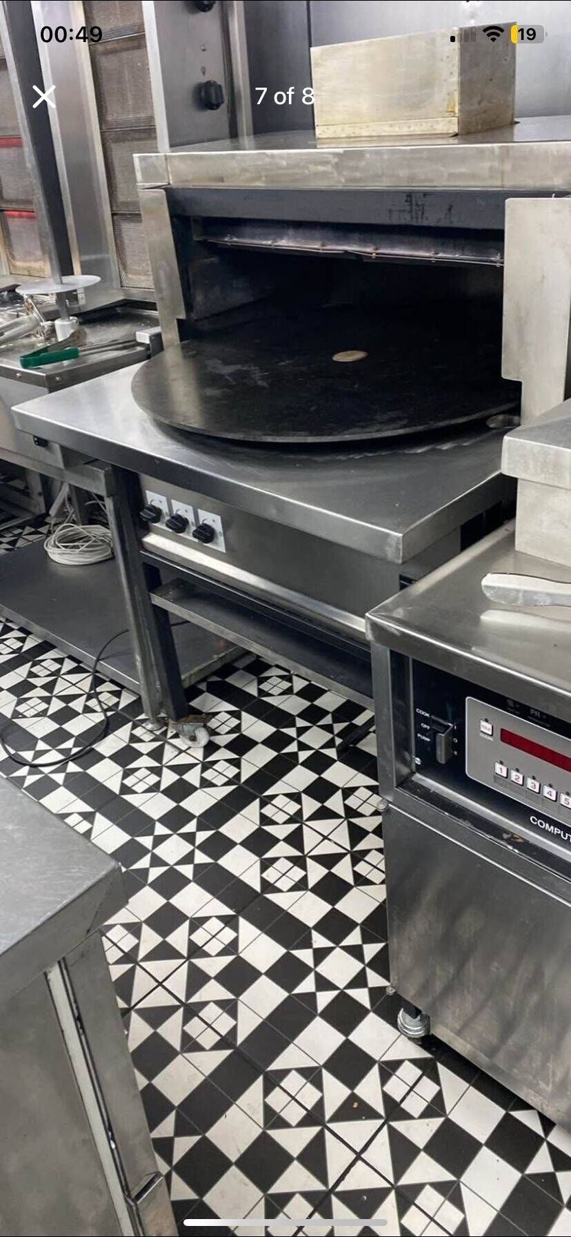 TAKEAWAY BUSINESS FOR SALE WITH 2 BEDROOM FLAT
