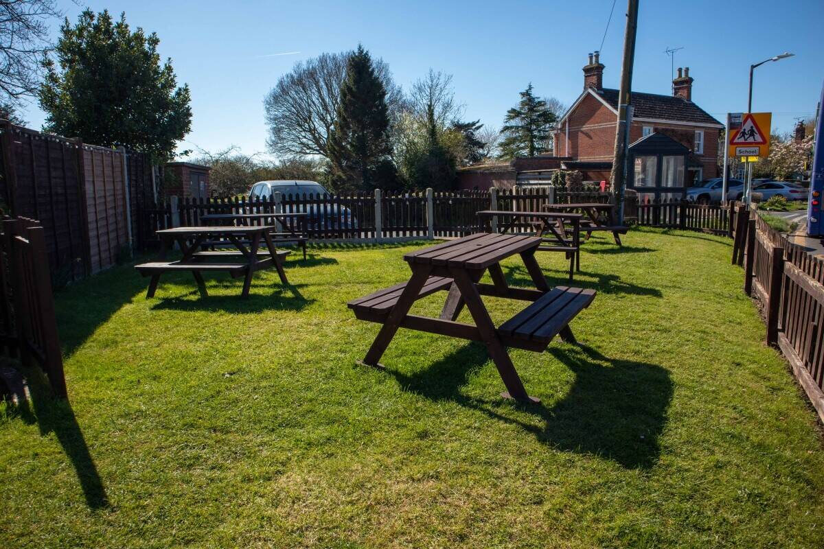 ESSEX - WELL-PRESENTED FREEHOUSE WITH POTENTIAL FOR FOOD
