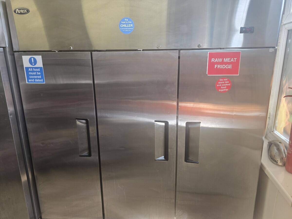 Profitable Takeaway Grill for sale at prime location next to train station Photo 8