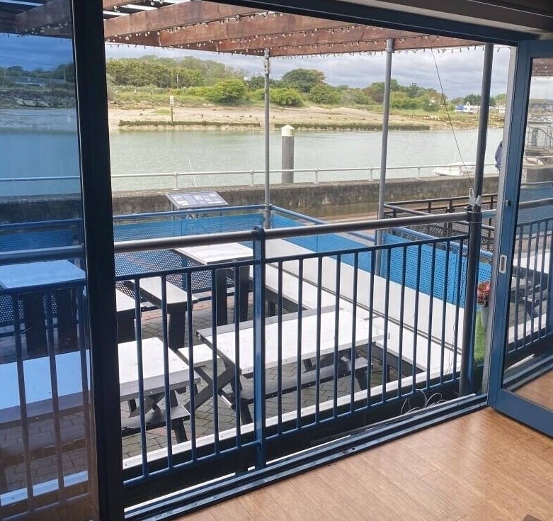 Bar, Restaurant, Cafe  - Waterside location