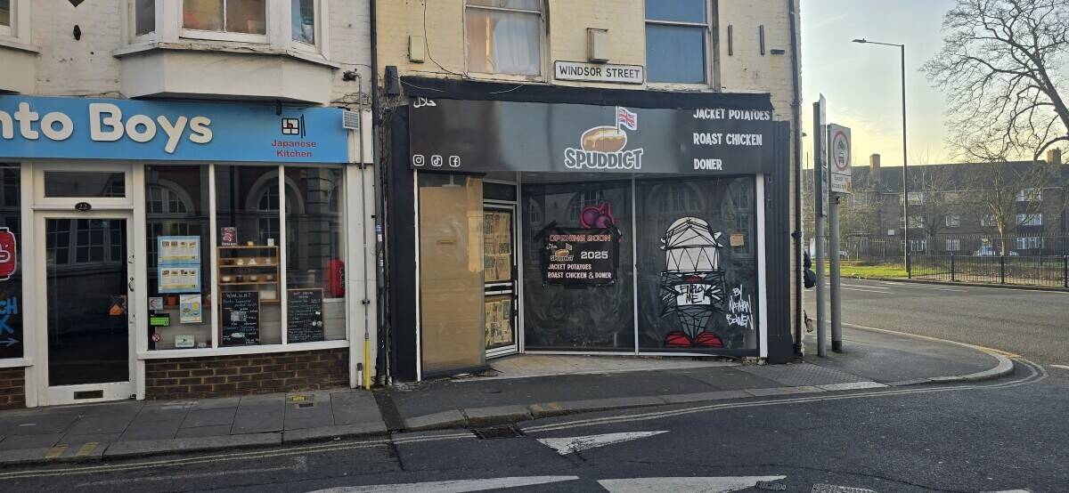 High Footfall Takeaway Shop near Uxbridge Station for Sale, Fully Equipped with 10-Year Lease