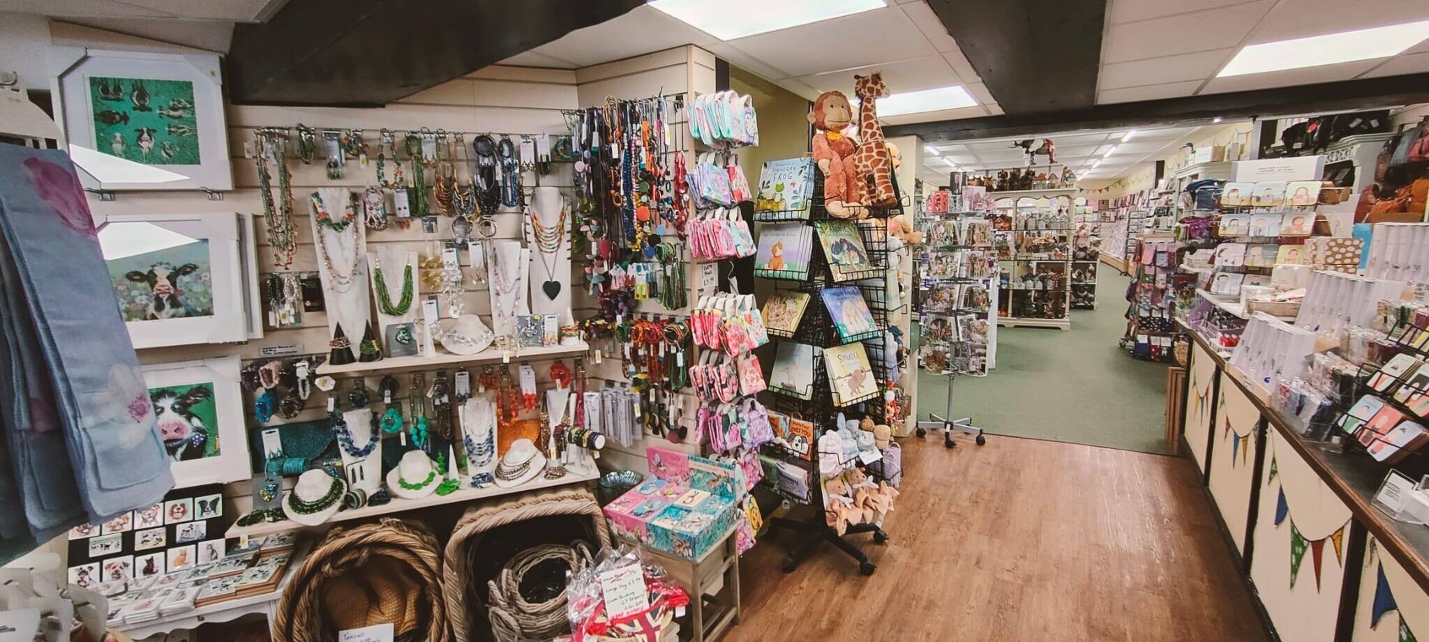Chaming High Street Card & Gift Retailer, Prime Location. Photo 8