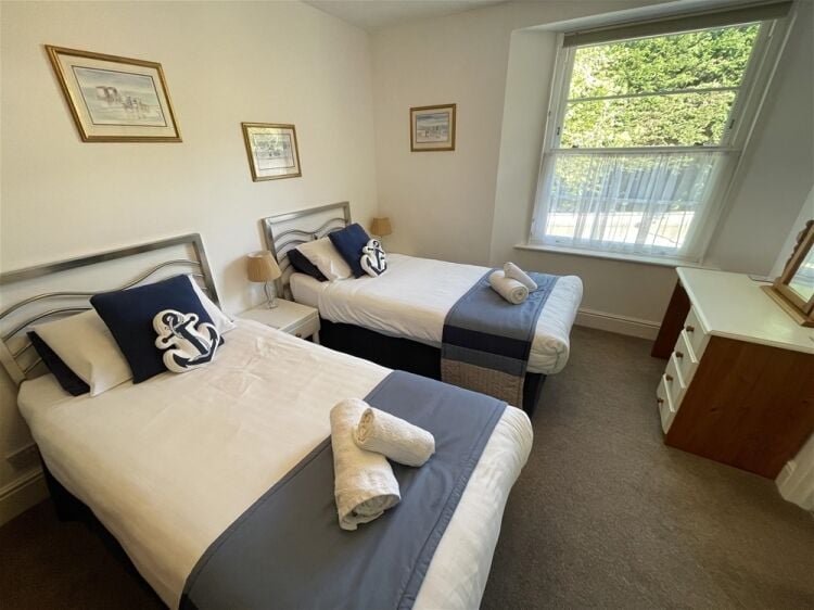Detached 8-Bed Holiday Villa with Luxurious Owners Accommodation For Sale in Torquay Photo 8