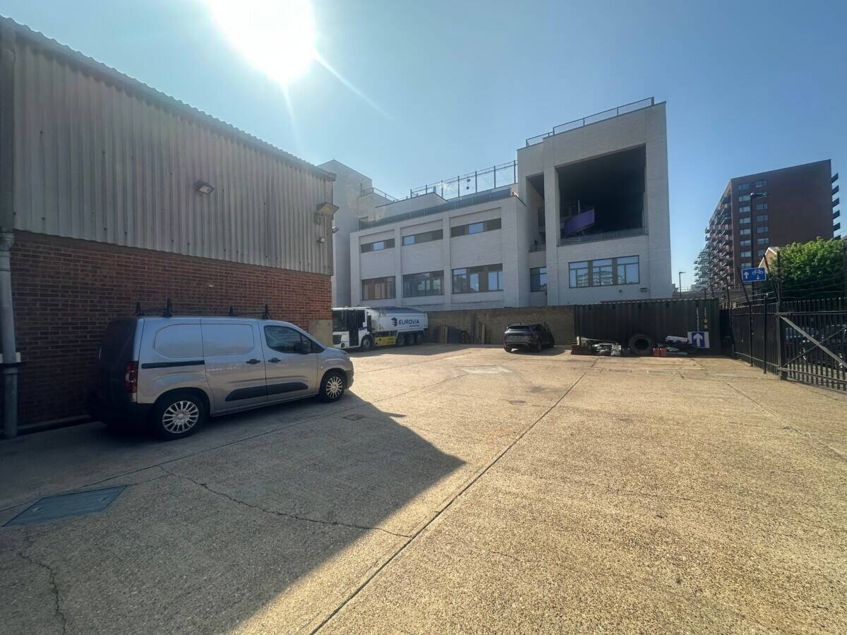 Rare Leasehold Opportunity B2 Light Industrial Unit Photo 8