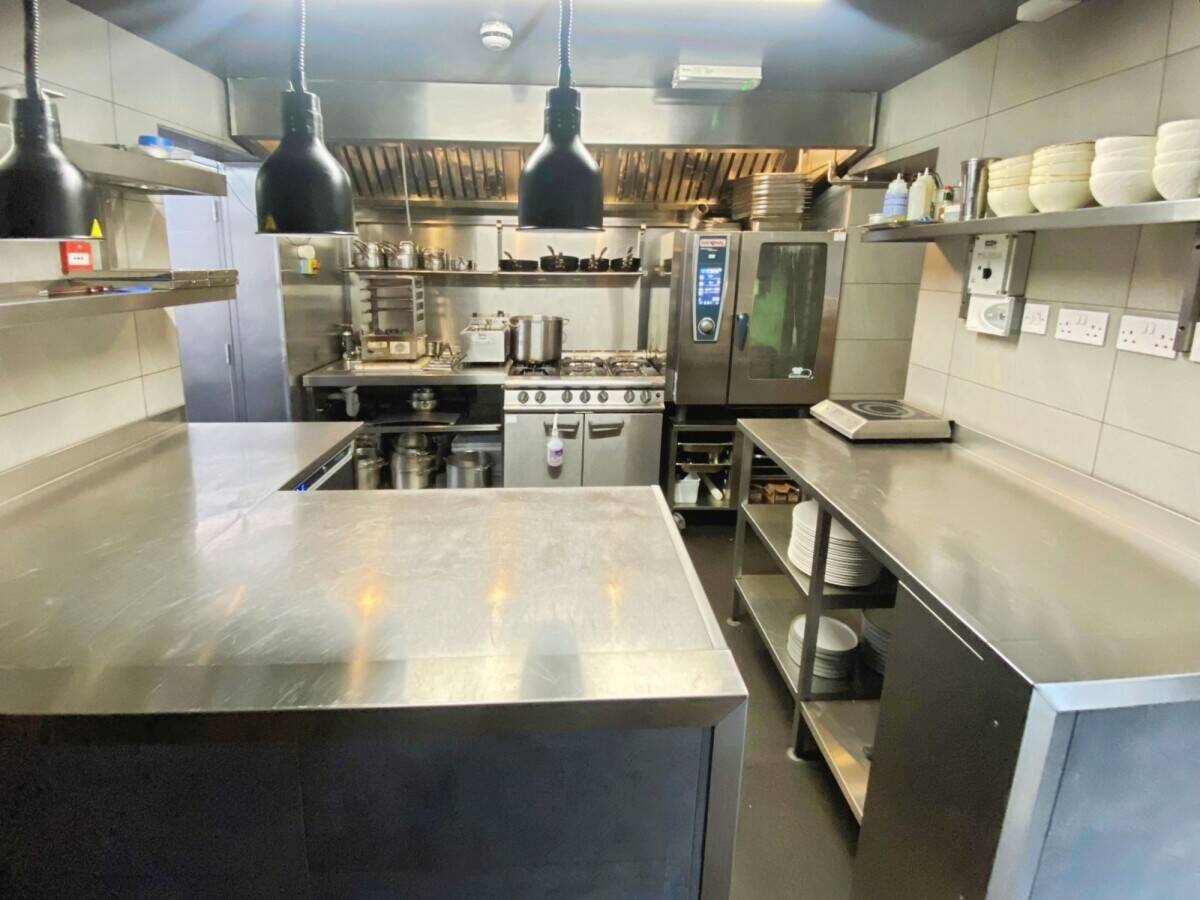 Vacant Fitted Bar / Restaurant - North Hill, Colchester