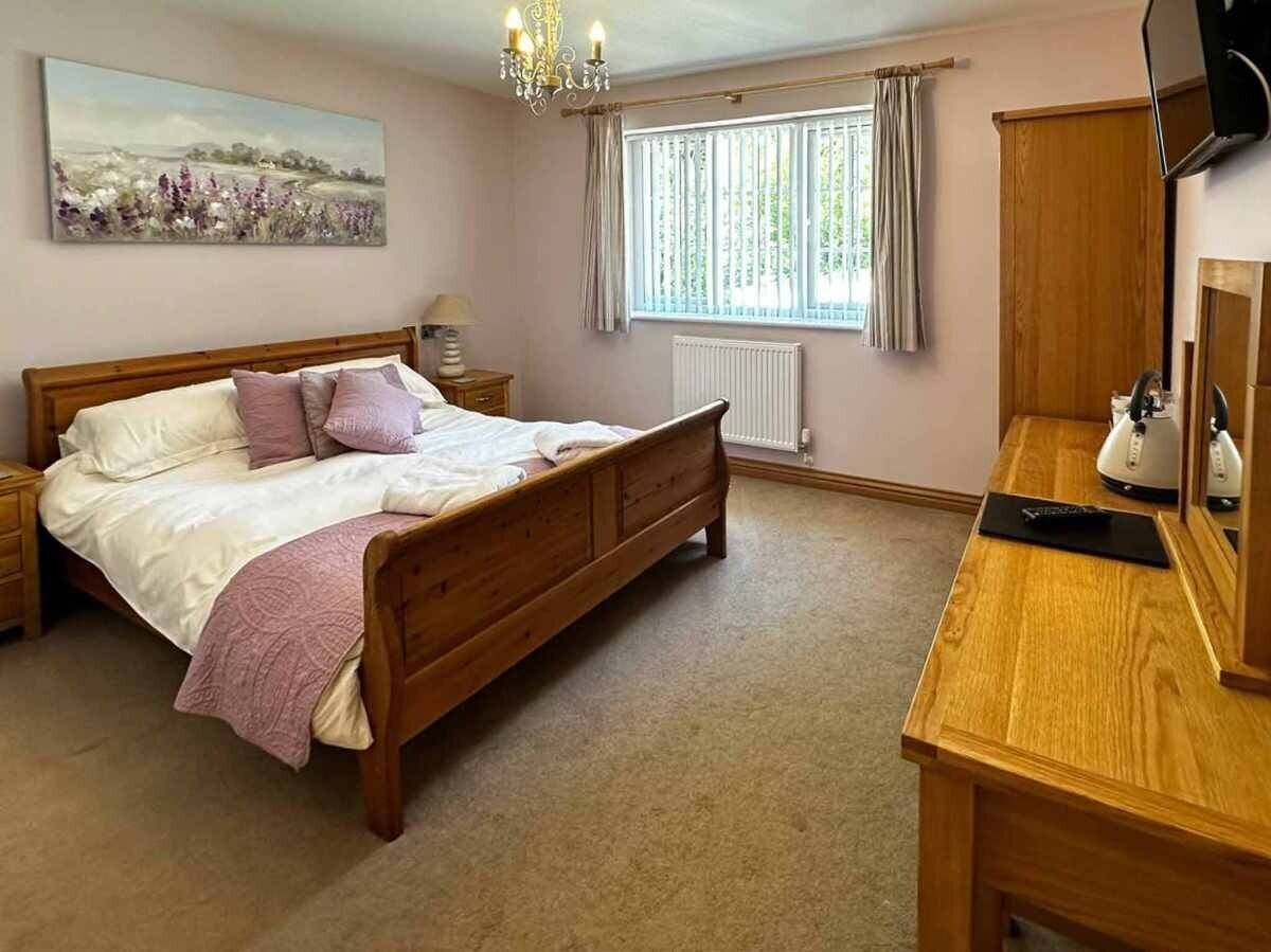 A Highly Unique High-End Hotel, Featuring 16 En-Suite Bedrooms Photo 2
